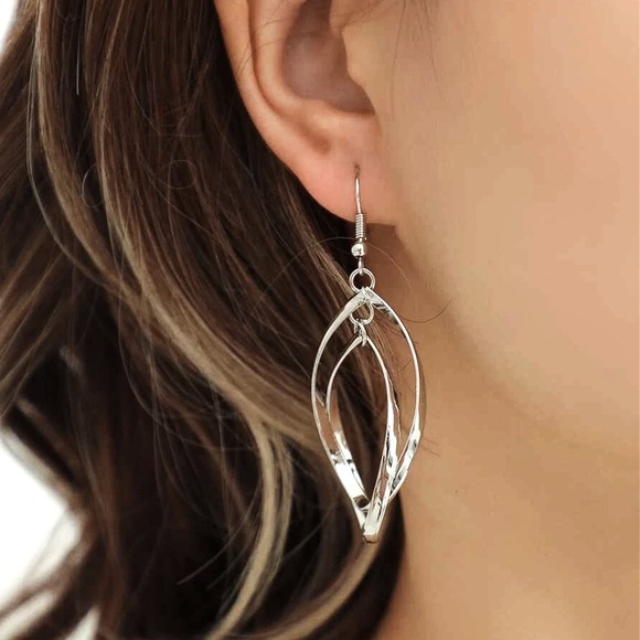 GlitzBlitz Boutique Jewelry - Any 4/$25! Silver Lightweight Double Geometric Swirl Earrings